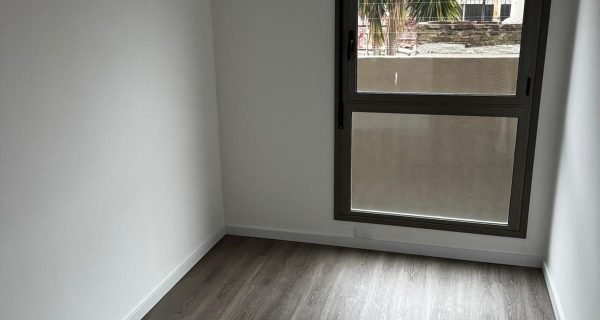 1000514833